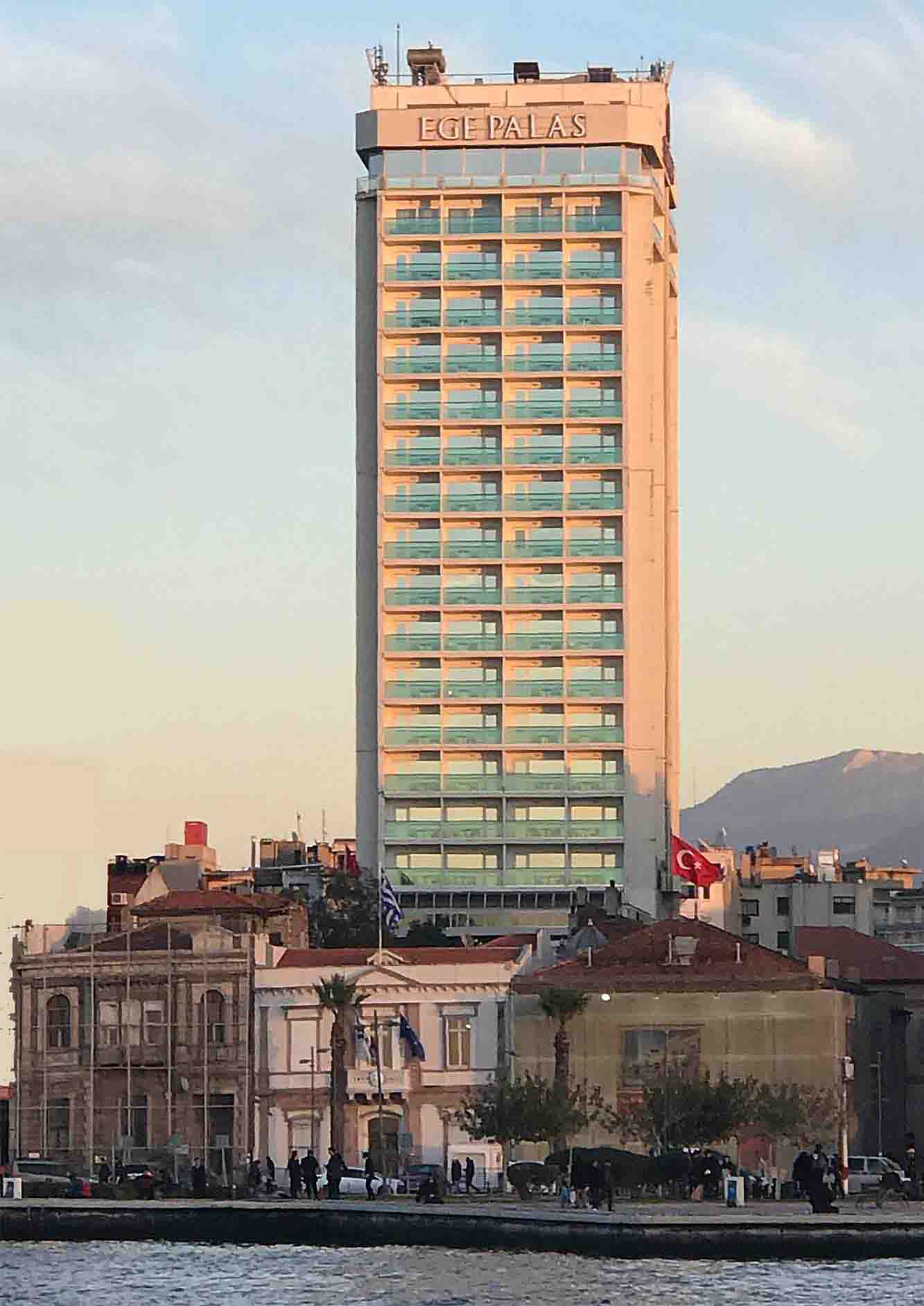 1333x1882SR Ege Palace Oteli Dış Kapak K.