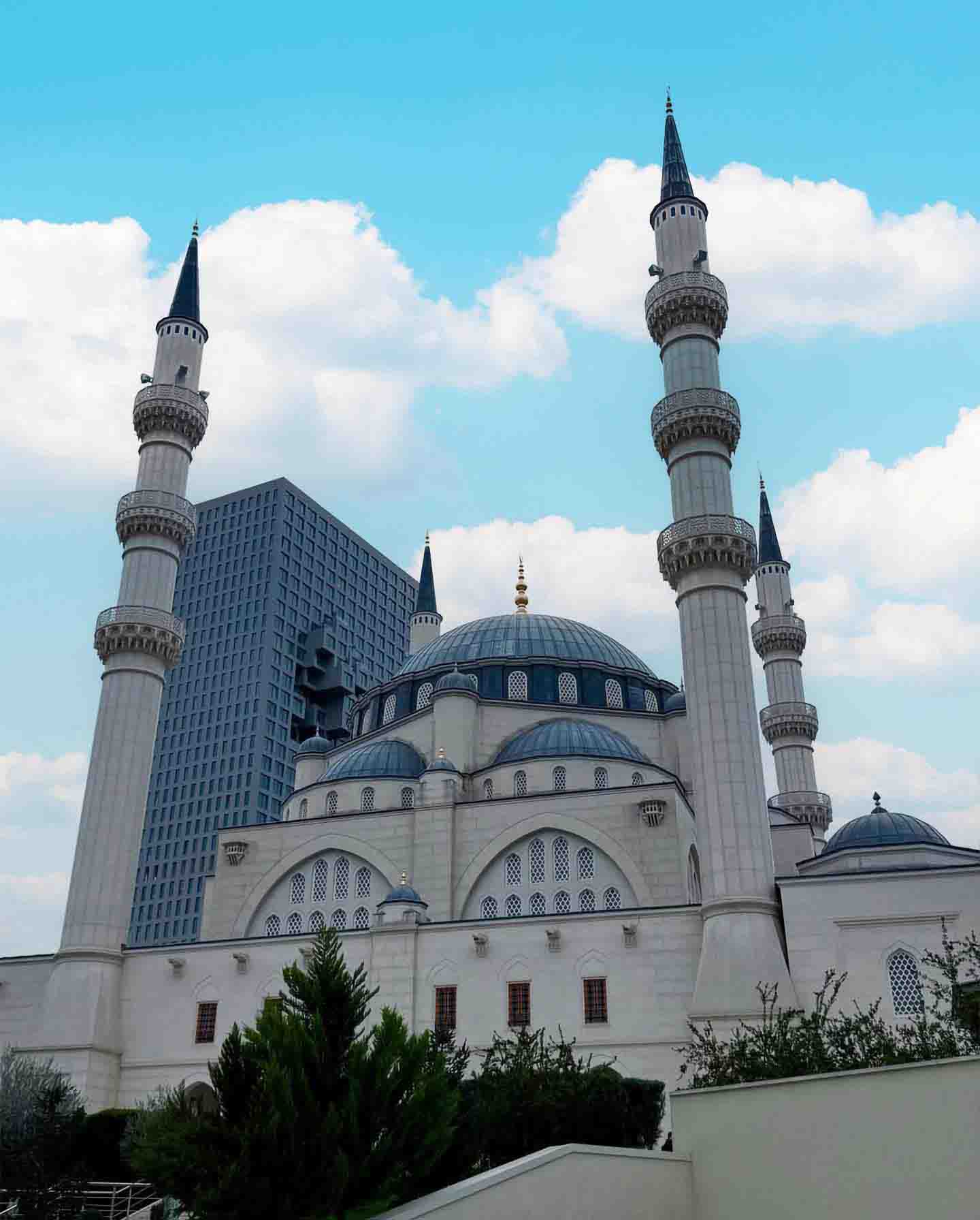 1440x1791SR Arnavutluk Tiran Cami Dış-1 K.